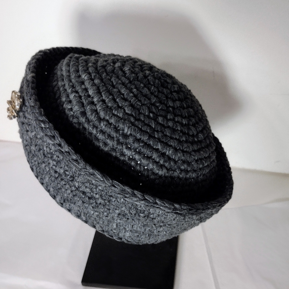 Handmade Sailor Style Grey Crocheted Non-wool Hat & Brooch NEW - Picture 11 of 12